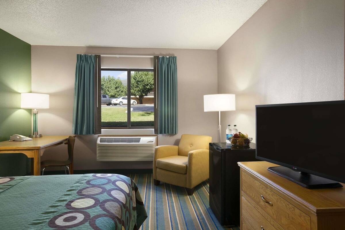 In-room safe, free WiFi, bed sheets