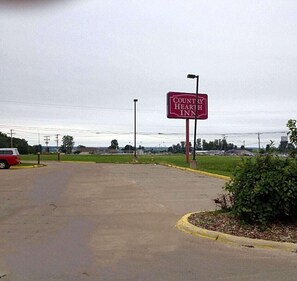 Exterior - Country Hearth Inn & Suites Willard (Willard)