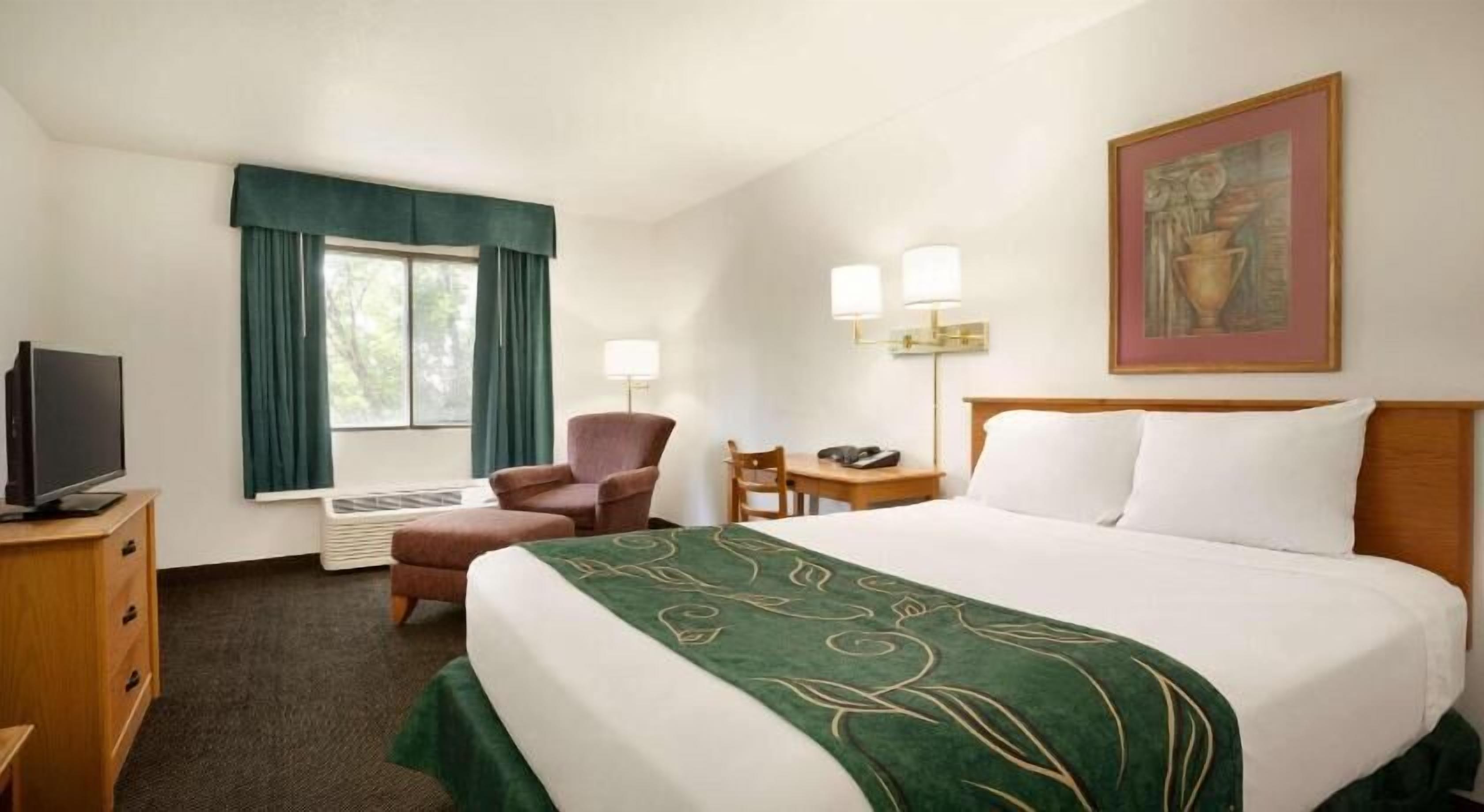 Desk, iron/ironing board, free WiFi, bed sheets
