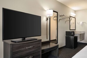 Room, 1 King Bed, Non Smoking | Desk, iron/ironing board, free WiFi, bed sheets