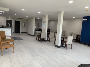 Coin salon dans le hall