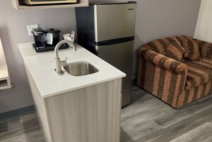 Escritorio, tabla de planchar con plancha y cunas gratuitas 