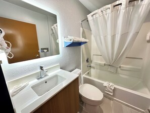 Shower, hair dryer, towels - Microtel Inn by Wyndham Gallup (Gallup)