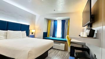 Quarto standard, 1 cama Queen | Cofres nos quartos, escrivaninha, quartos à prova de som, berços grátis