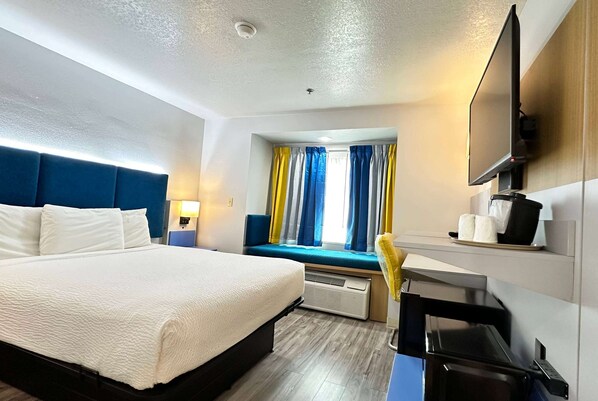 Habitación estándar, 1 cama Queen size | Caja de seguridad en la habitación, escritorio y insonorización 