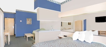 Days Inn & Suites by Wyndham Hutchinson