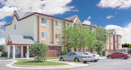 Days Inn & Suites by Wyndham Hutchinson