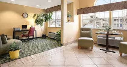 Days Inn & Suites by Wyndham Lafayette IN