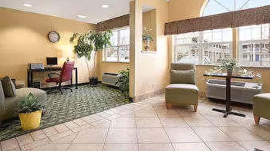 Days Inn & Suites by Wyndham Lafayette IN