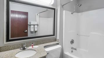 Combined shower/bathtub, free toiletries, hair dryer, towels