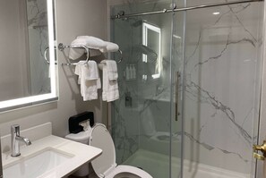 Desk, laptop workspace, blackout curtains, iron/ironing board - Microtel Inn by Wyndham Newport News Airport (Newport News)