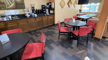 Free daily continental breakfast