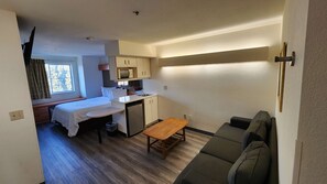 Desk, laptop workspace, iron/ironing board, free WiFi
