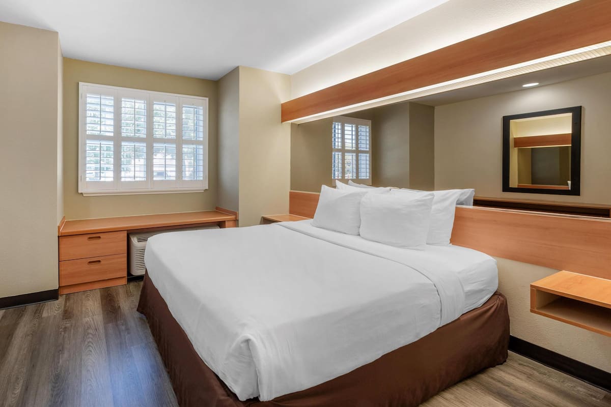 Deluxe Room, 1 Queen Bed, Non Smoking, Refrigerator & Microwave | 1 bedroom, desk, laptop workspace, iron/ironing board