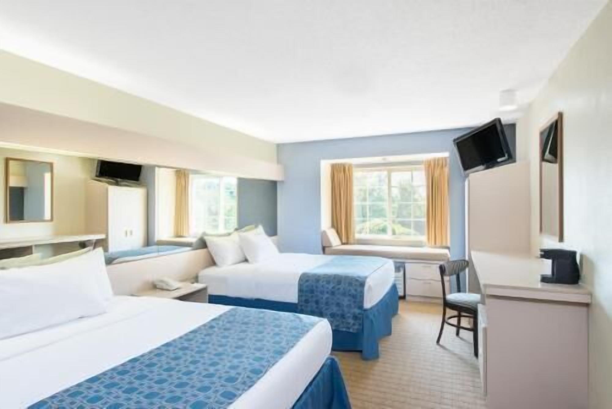 In-room safe, desk, iron/ironing board, cribs/infant beds