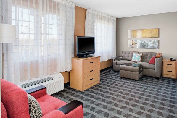 32-inch flat-screen TV with cable channels, TV, Netflix - TownePlace Suites by Marriott Wichita East (Wichita)
