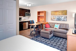 Studio, 1 Queen Bed with Sofa bed | Living area
