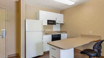 Suite, 1 Queen Bed with Sofa bed, Non Smoking