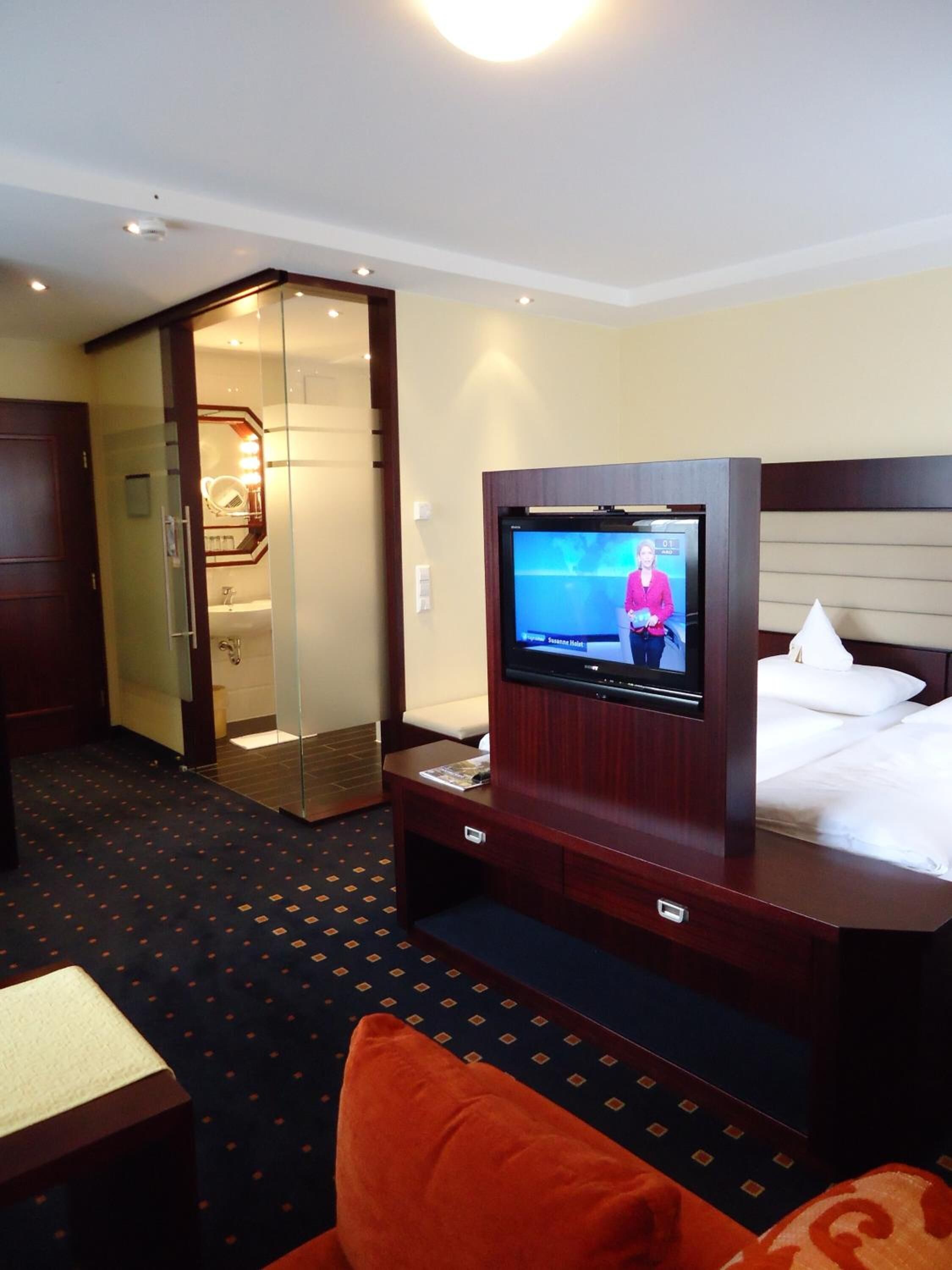 hypo-allergenic bedding, minibar, in-room safe, desk