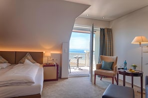 1 bedroom, hypo-allergenic bedding, minibar, in-room safe