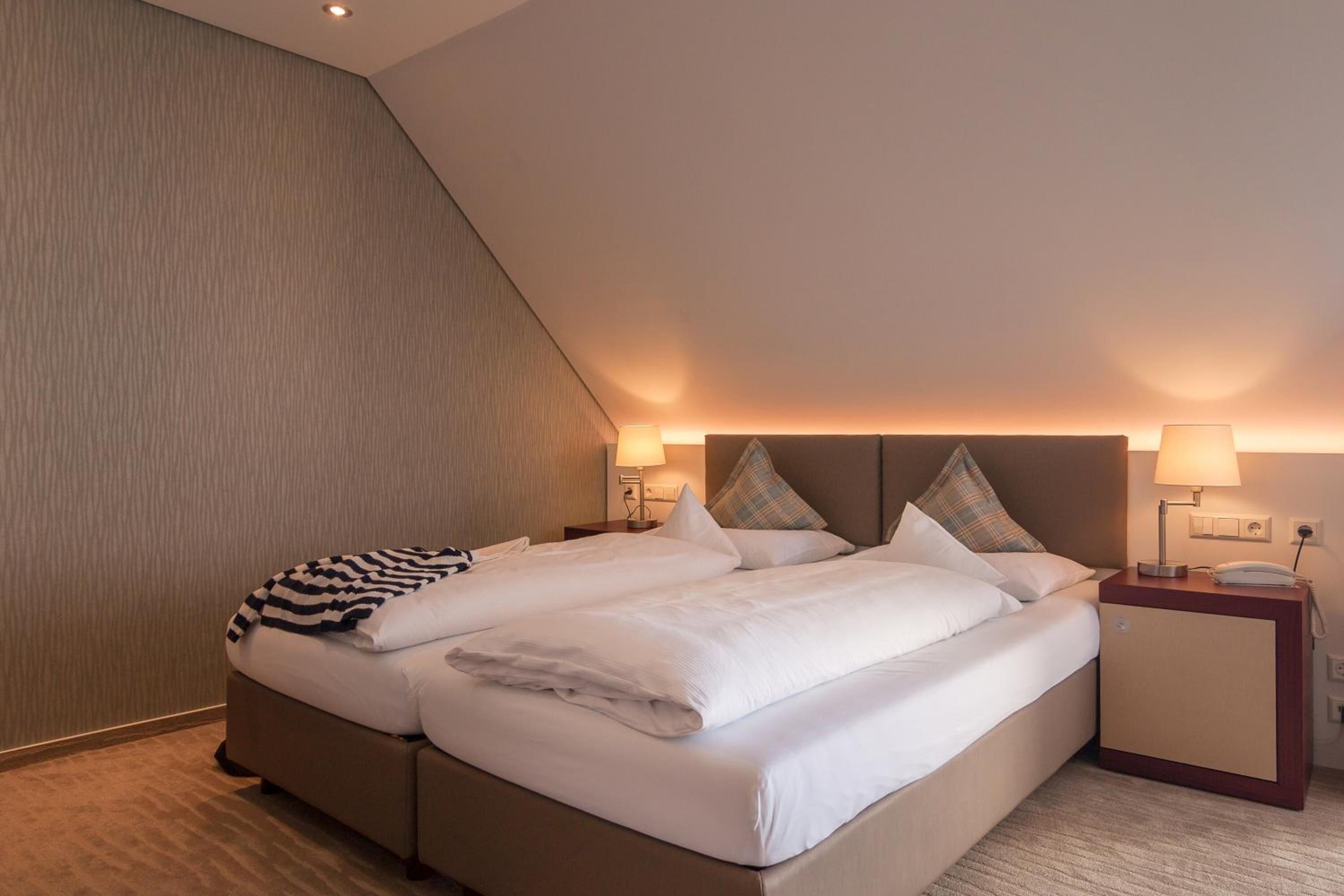 hypo-allergenic bedding, minibar, in-room safe, desk