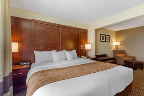 Standard Room, 1 King Bed, Non Smoking | Premium bedding, desk, iron/ironing board, free WiFi