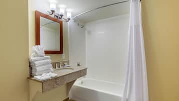 Premium bedding, desk, iron/ironing board, free WiFi