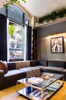 Área de estar no saguão