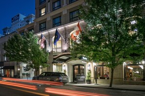 Exterior detail - Dossier Hotel (Portland)