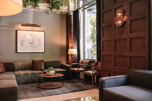 Lobby sitting area - Dossier Hotel (Portland)