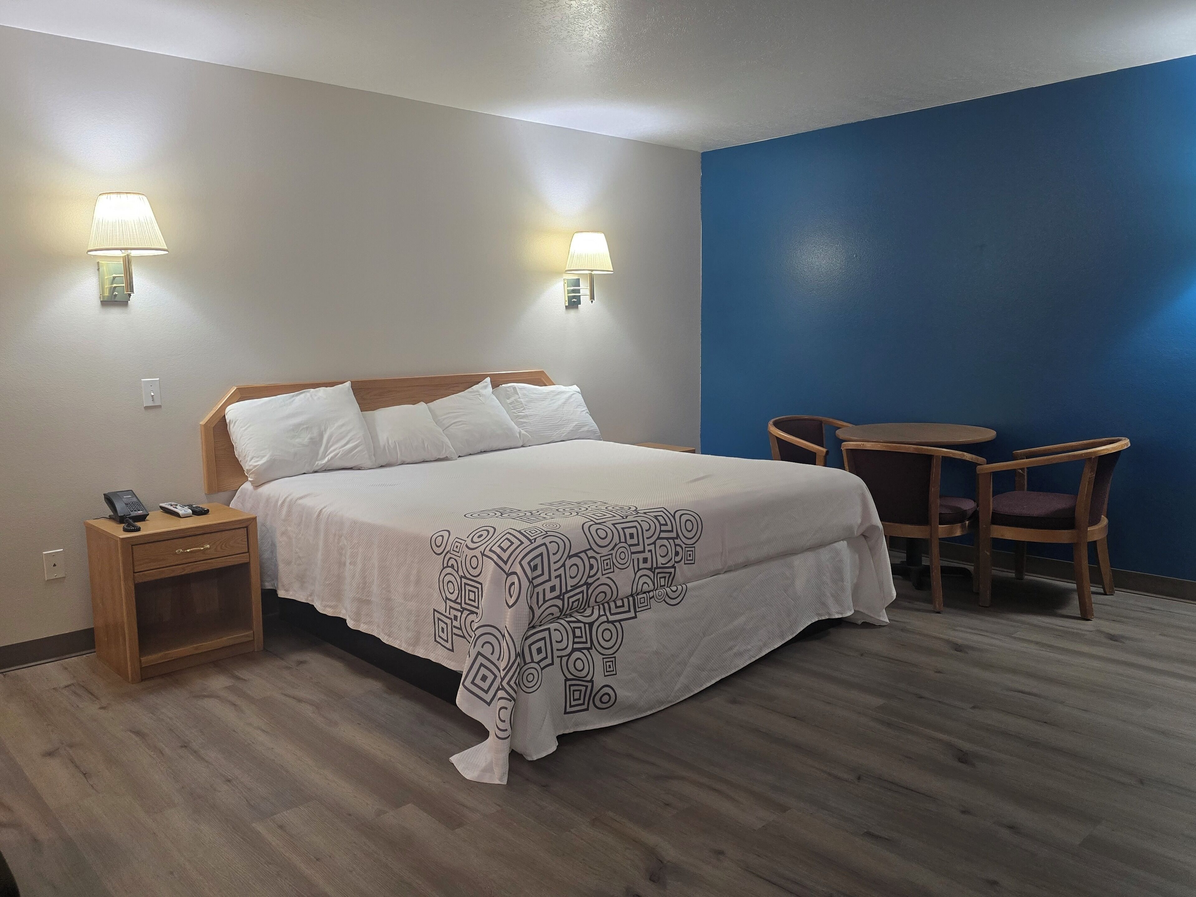 مكتب ومكواة/لوح  كي وأسرّة قابلة للطي وواي فاي مجانًا