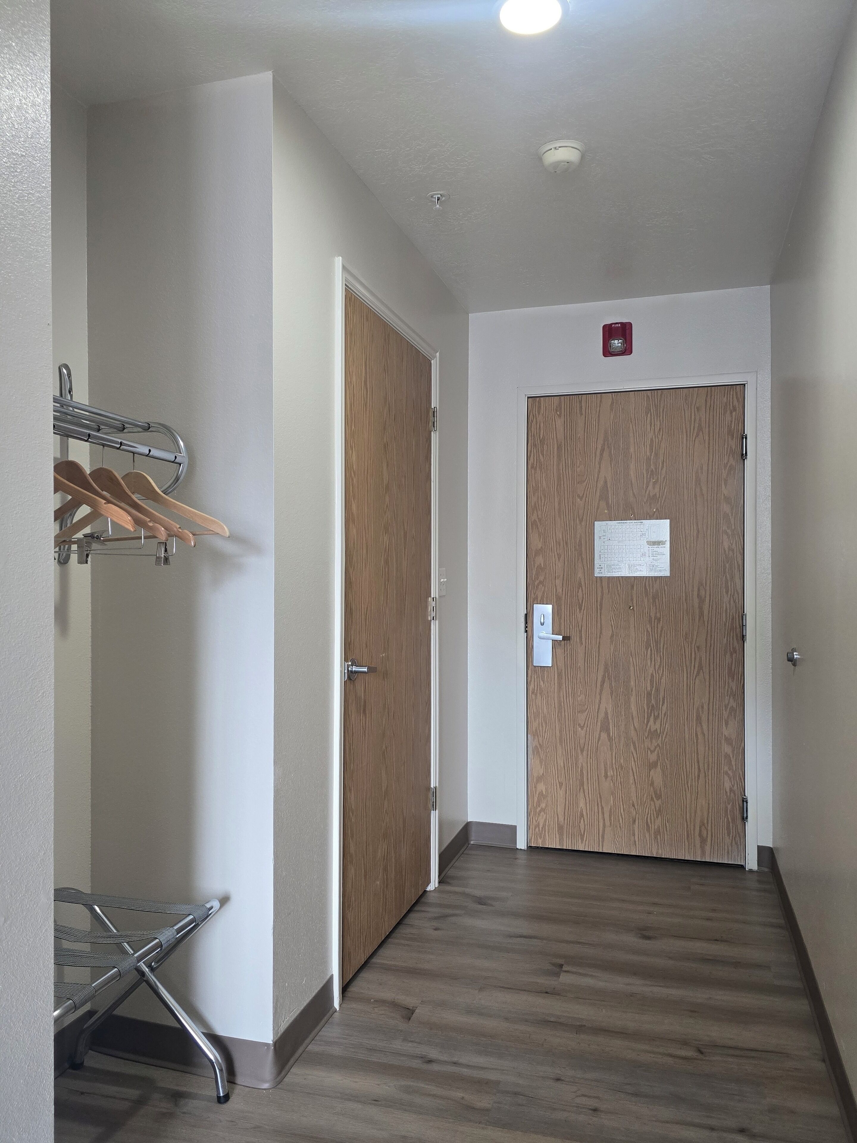 Standard Room, 1 Queen Bed, Mobility Accessible, Non Smoking | Desk, iron/ironing board, free WiFi, bed sheets