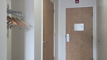 Standard Room, 1 Queen Bed, Mobility Accessible, Non Smoking | Desk, iron/ironing board, free WiFi, bed sheets