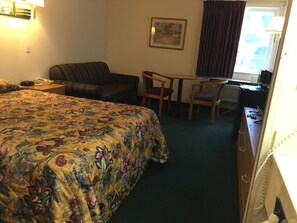 Desk, iron/ironing board, rollaway beds, free WiFi