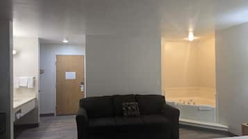 Deluxe Room, 1 King Bed, Non Smoking, Jetted Tub | Desk, iron/ironing board, rollaway beds, free WiFi