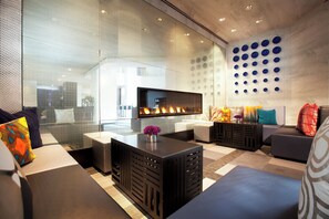 平面電視、付費電影、MP3 底座