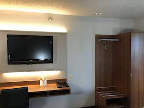 Room, 2 Queen Beds, Non Smoking | Room amenity