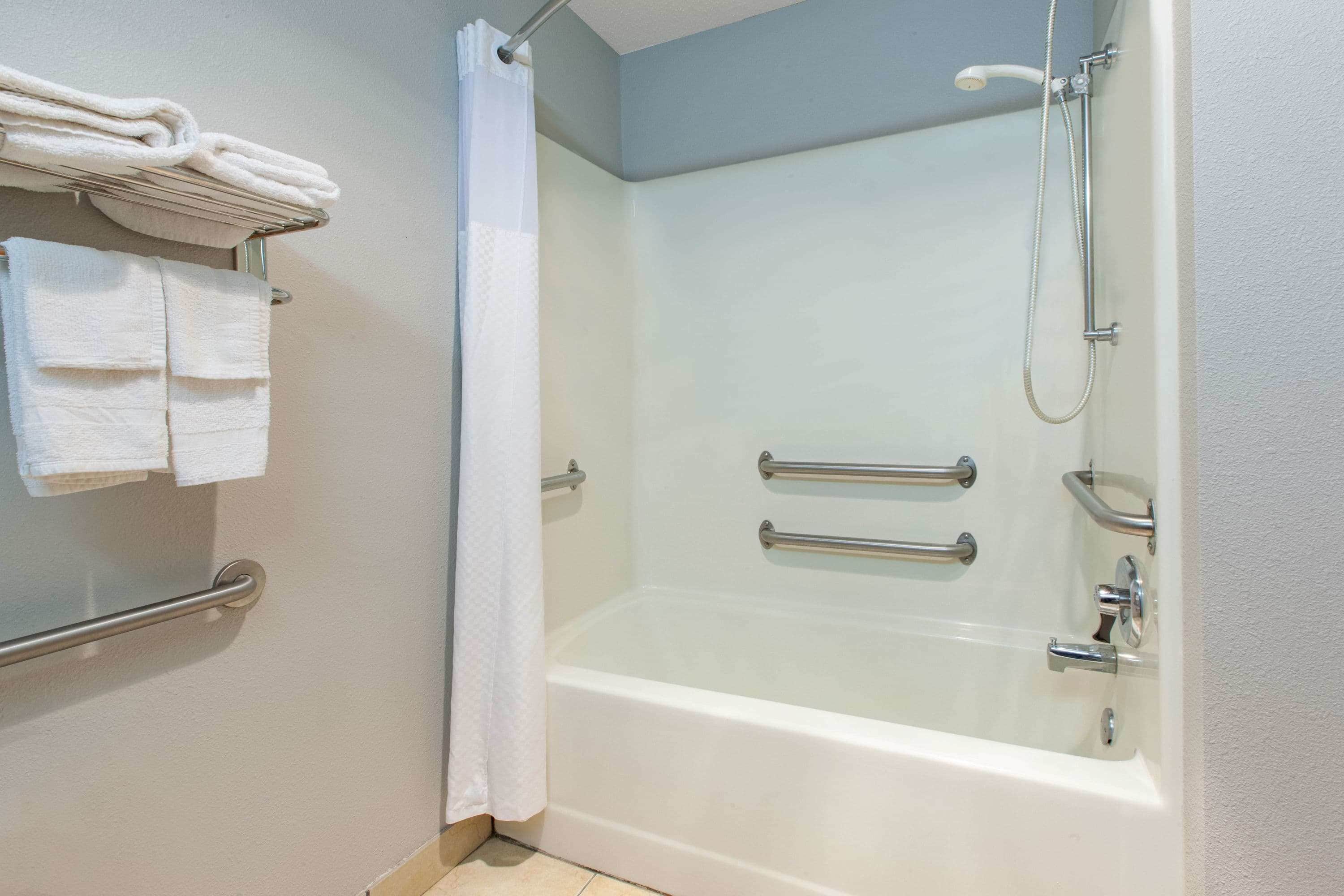 combined shower/bathtub, free toiletries, hair dryer, towels