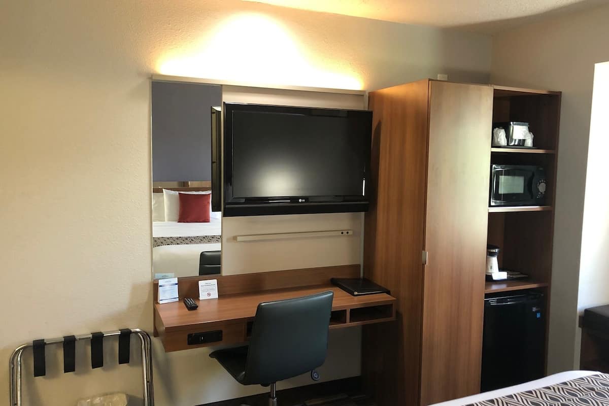 room, 1 queen bed, non smoking | desk, blackout curtains, iron/ironing board, free wifi