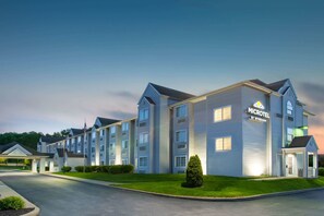 Exterior - Microtel Inn & Suites by Wyndham Pittsburgh Airport (Pittsburgh)