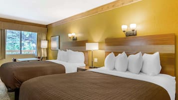Habitación estándar, 2 camas de matrimonio, no fumadores, microondas | Escritorio, tabla de planchar con plancha, wifi gratis y ropa de cama
