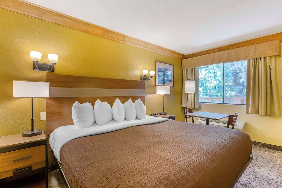 Desk, iron/ironing board, free WiFi, bed sheets
