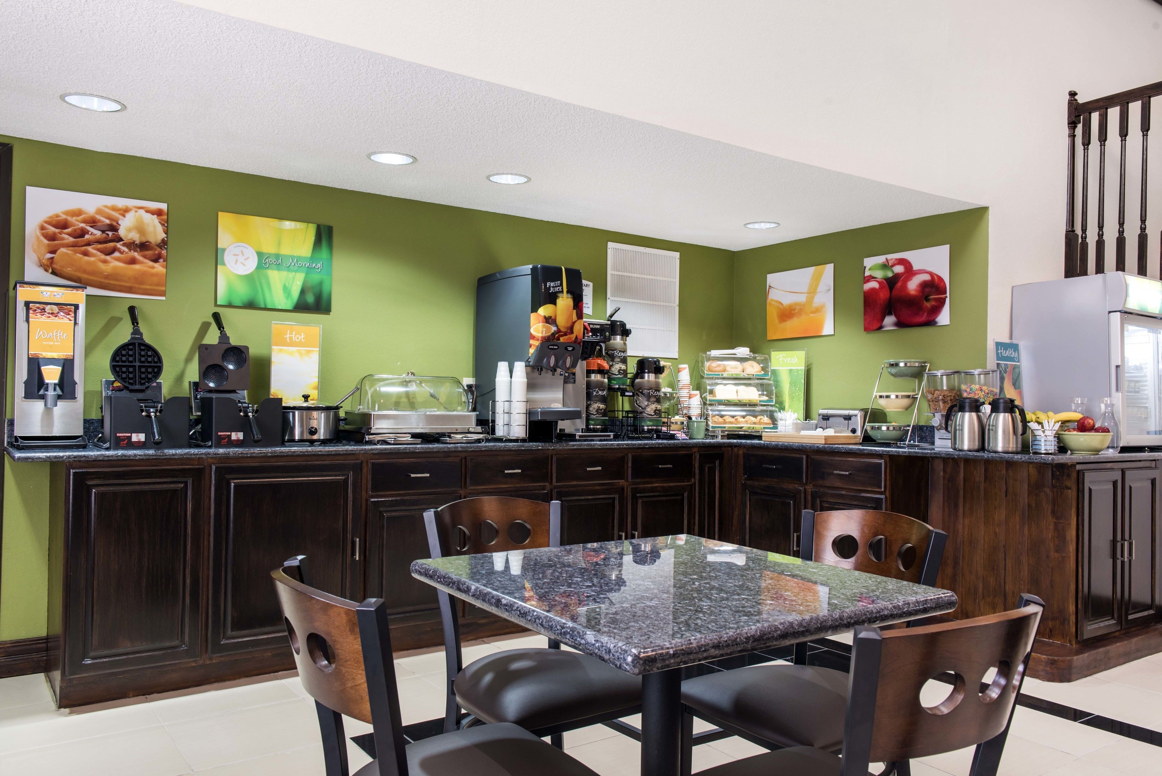 Déjeuner complet gratuit tous les jours