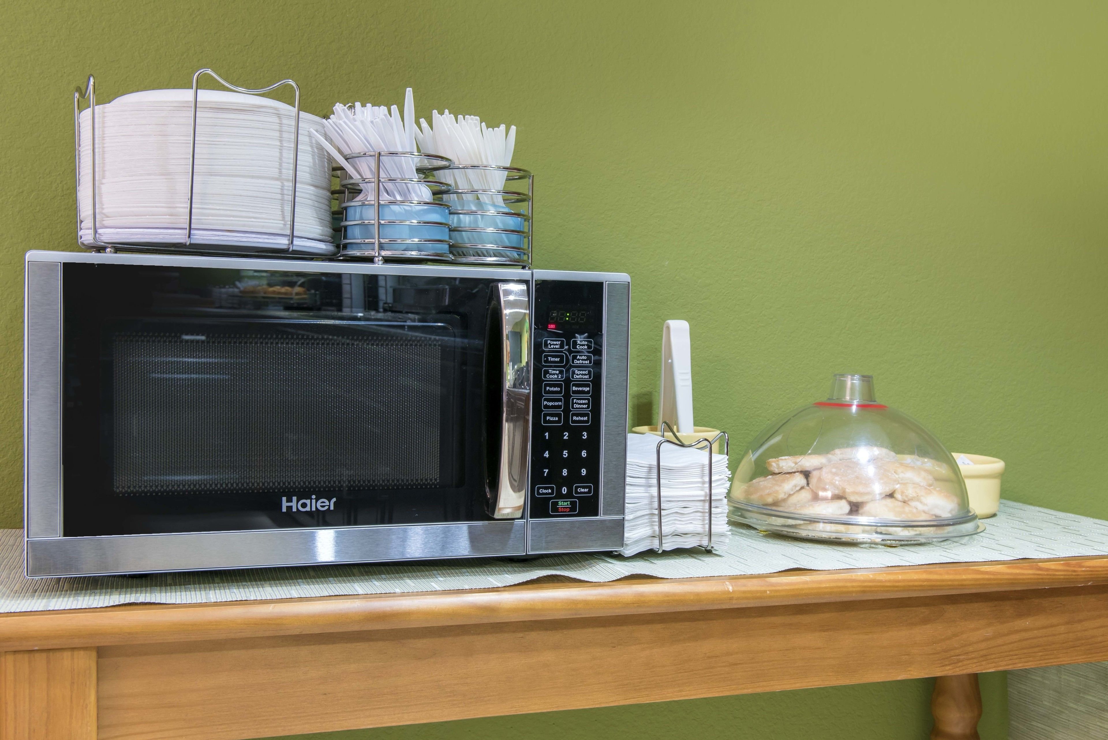 Déjeuner complet gratuit tous les jours