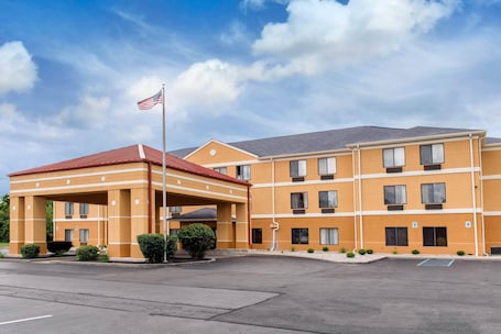 Exterior. Quality Inn & Suites Anderson I-69