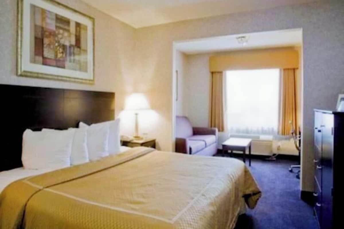 Premium bedding, pillowtop beds, desk, laptop workspace