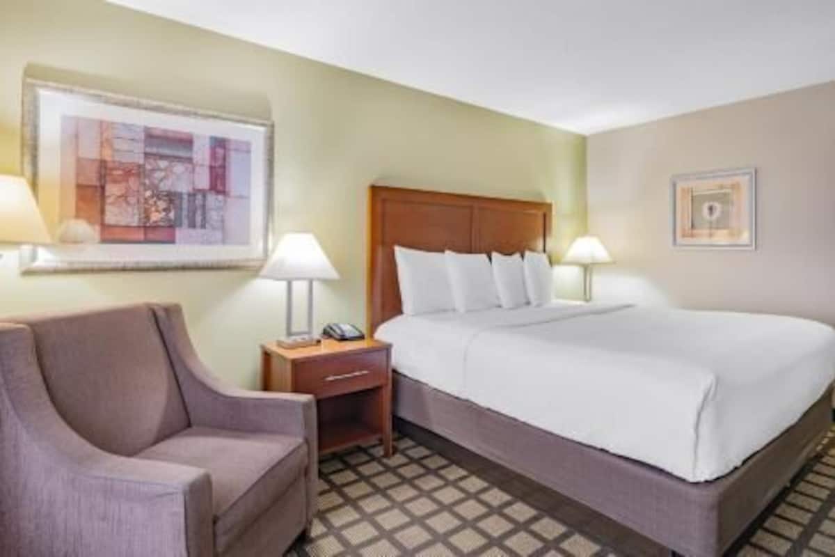 Premium bedding, pillowtop beds, desk, laptop workspace