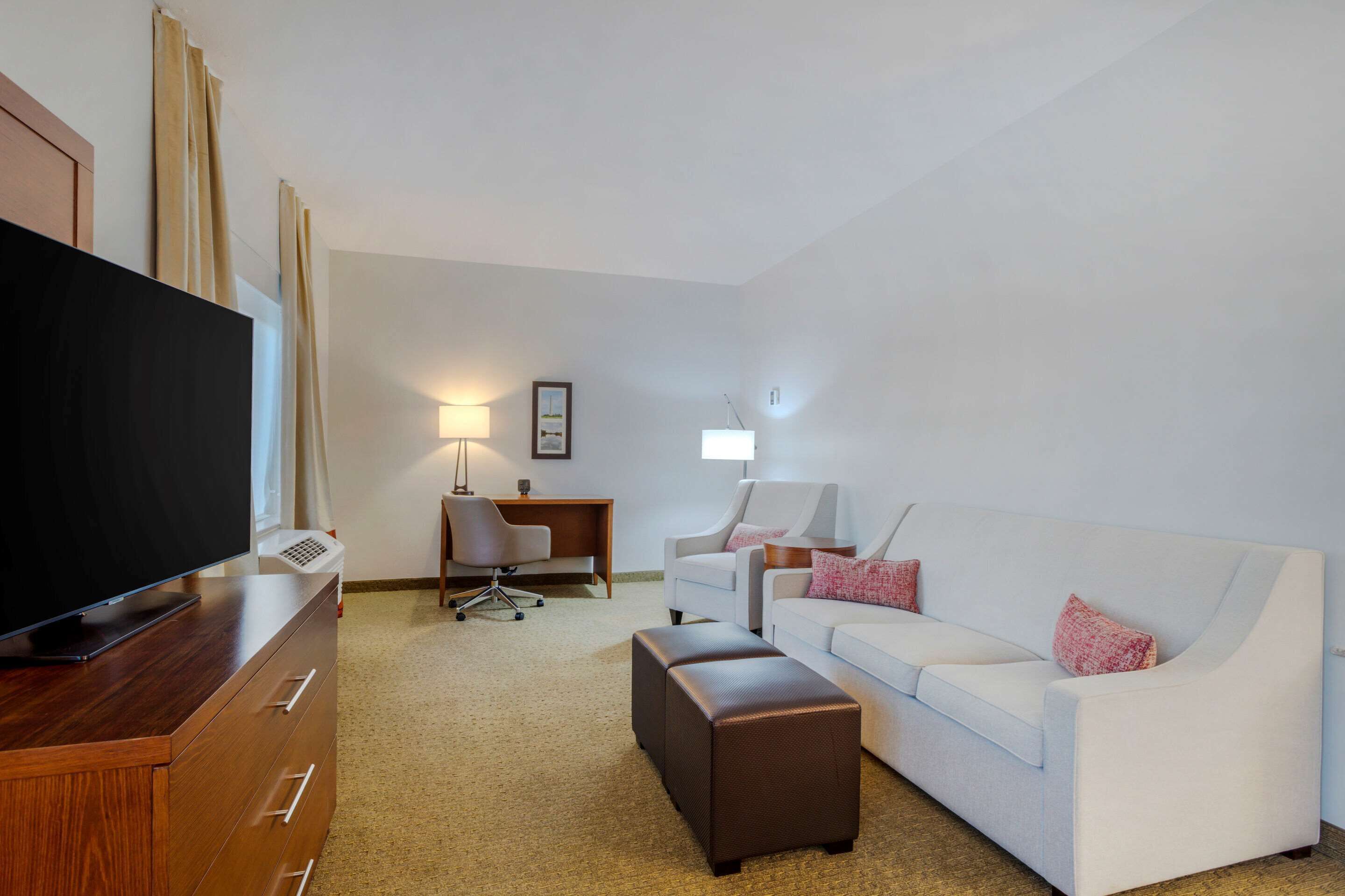 suite, 1 king bed, non smoking | in-room safe, desk, laptop workspace, blackout curtains