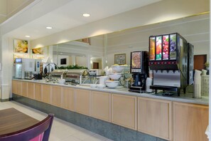 Petit déjeuner buffet compris tous les jours