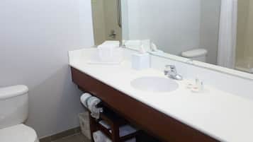 Single Room, Non Smoking | Bathroom | Combined shower/tub, free toiletries, hair dryer, towels